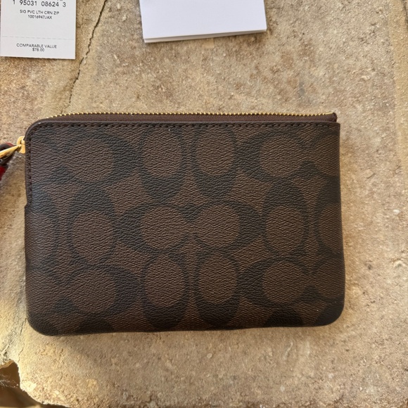 NEW WITH TAGS COACH SIGNATURE ZIP AROUND POUCH/ WRISTLET - Picture 3 of 6